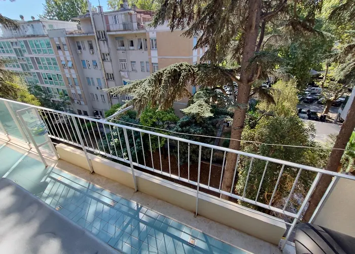 Il Cavaliere Dell'eur 4*